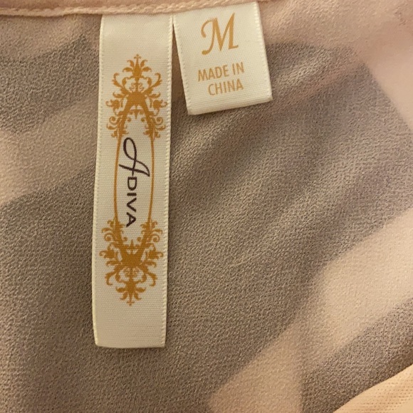 Beautiful blouse - Picture 3 of 3